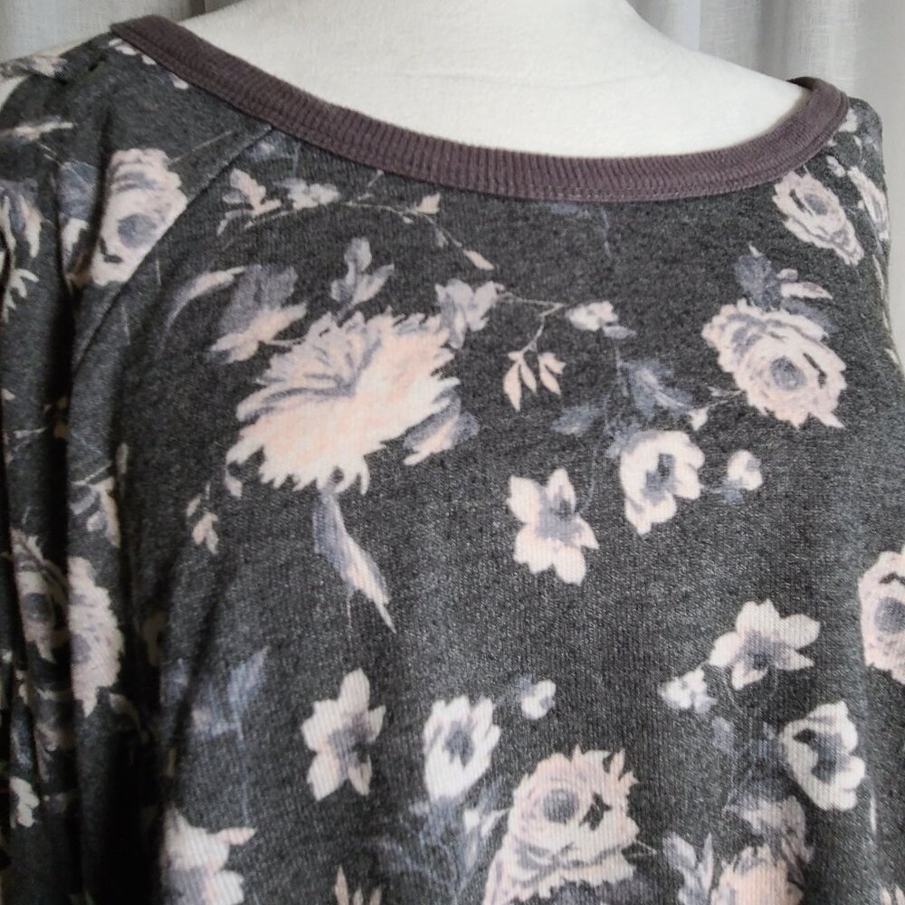 Women's Cato Feminine Soft Long-Sleeve Sweater with Cold Shoulder Detail, Sz XL